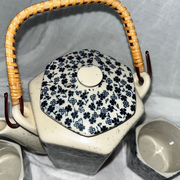 Vintage Uwade Kyusu (Japaneses Teapot) Blue and White Porcelain w Rattan Handle - Picture 5 of 7